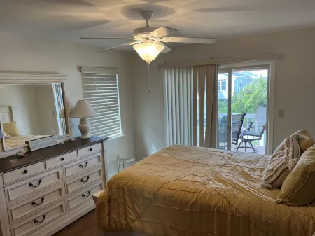 Water front Canal house south end topsail island boatswimdock and beach access