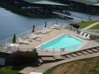 Parkview Bay Condo 542, Beautiful Spacious Clean Condo.