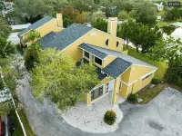 Cozy , Pet Friendly 2 Bedroom / 1 Bathroom, Just 5 minutes from the Beach! Hotels near Butterfly Garden