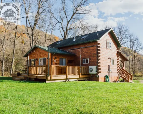 Romantic Secluded Creekside Cabin w/ Hot Tub, Private Escape Hotels in Freeman