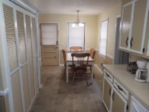 Quaint 3 Bdrm home w/in minutes of USC, Downtown Columbia, Ft Jackson and more Hotels in Cayce