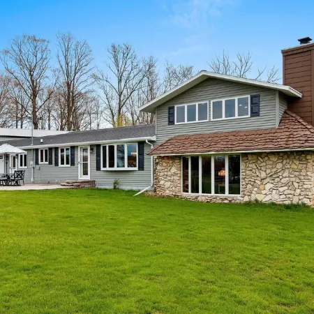 Beautiful Door County, Sturgeon Bay Home.  Fully Stocked