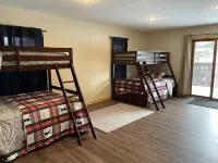 3BR Waterfront Home Steps to Downtown Eagle River Hotel di Eagle River