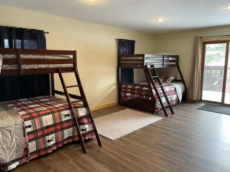 3BR Waterfront Home Steps to Downtown Eagle River