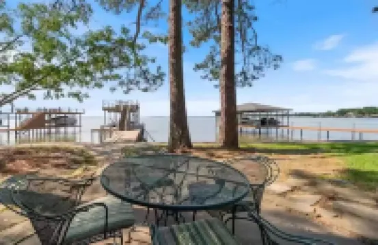 Waterfront, 2 Mins to Town, Amazing Patio, Fire Pit & More 槍管城酒店