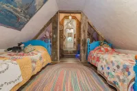 Fairytale cottage in Chickamauga, GA