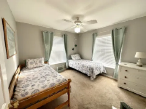 Water view Home with Dock on  Canal with access to Lake! 오키초비 호텔