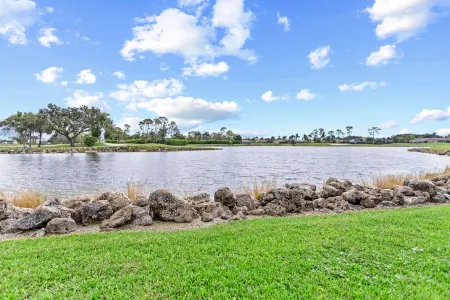 Greenlinks in Lely Resort! A Perfect Golfing Get Away in Lely Resort!