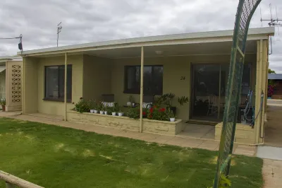 Lake Bonney Views - Cabin Retreat Lake Bonney foreshore附近的飯店