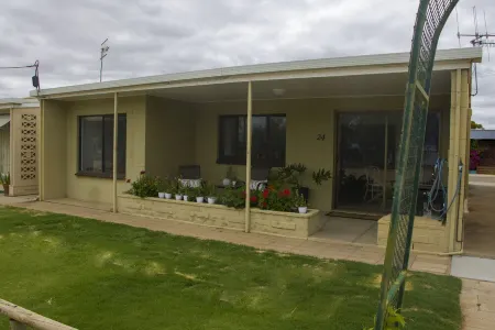 Lake Bonney Views - Cabin Retreat