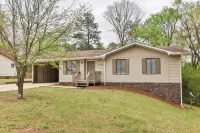 Cozy Home 1/2 mile from Chief Ladiga