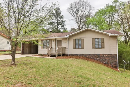 Cozy Home 1/2 mile from Chief Ladiga