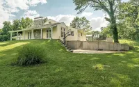 Retreat Home, Swimming Pool, jacuzzi, sauna, Game room, Basketball Court .