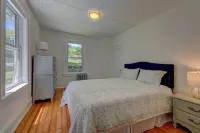 Cozy 3BR Home w/ Yard & Patio 5 min to Tanglewood Hotels in Lenox