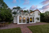 Marsh front villa on an acre. Private Dock + hot tub, steps from the beach