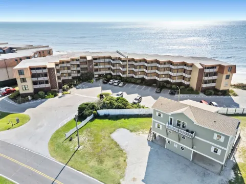 The Pink Pearl - Top Floor Beachfront Boho Condo with Community Pool!