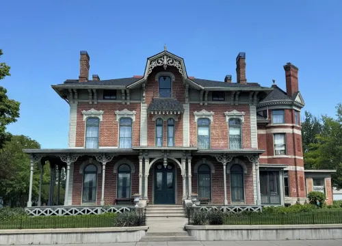 Now available for 1-Day Holiday Events! Message for more information 🏰🌲🥂