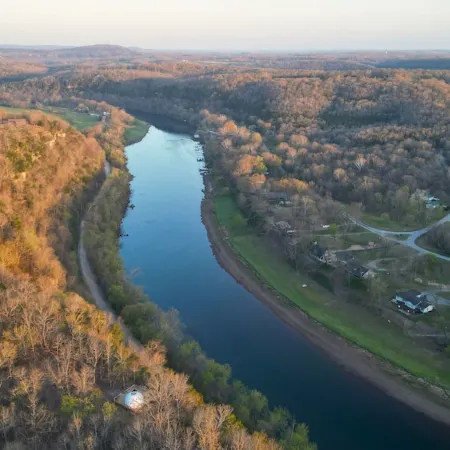 RIVER VIEW Cliff Dome Glamping @ White River, minutes to fishing, hikes!