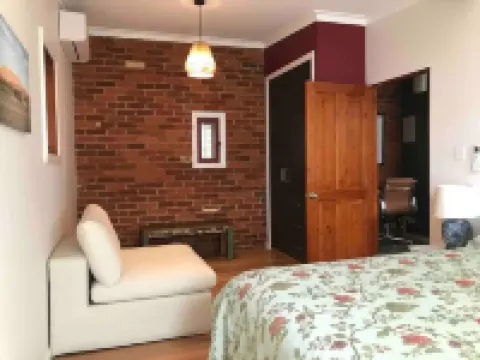 CBD luxury - near cafes, parks & art. Free bikes