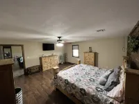 Bourbon Co. 9 - Come enjoy our 9 with your 9. Hotels in Bourbon County