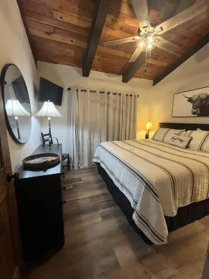 NEWLY REMODELED! English Mtn Hideaway! Smoky Mtns Dollywood Gatlinburg