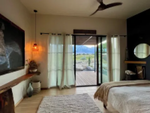 The LONEWEST Retreat in the Eastern Mountain Sierras Hotels in Lone Pine