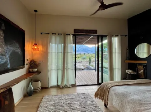 The LONEWEST Retreat in the Eastern Mountain Sierras