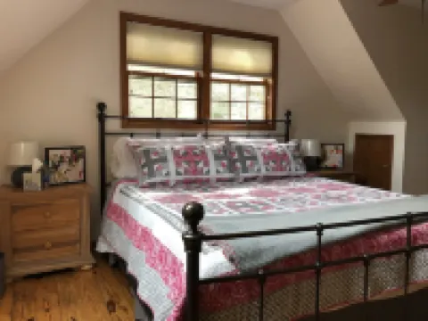 The Blowing Rock Cabin. It’s the Location! 4Br/2BA 5 Mins to Main St Clean/Quiet