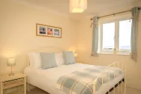 Seaviews Sovereign Harbour - adults-only apartment with stunning water views - balcony