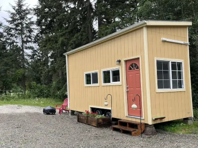 Highland Hideaway at the RMR Farmstead with Hot Tub