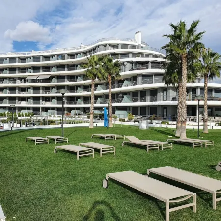 Amazing Beachfront 2 Bedroom Luxury Apartment