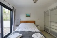 Trevone, Padstow-Modern Apartment minutes from sandy beach and SW coast path