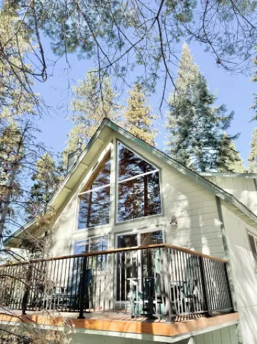 Hibernation Station Peaceful Cabin Retreat - Fireplace, Hiking, Blue Lake Spring