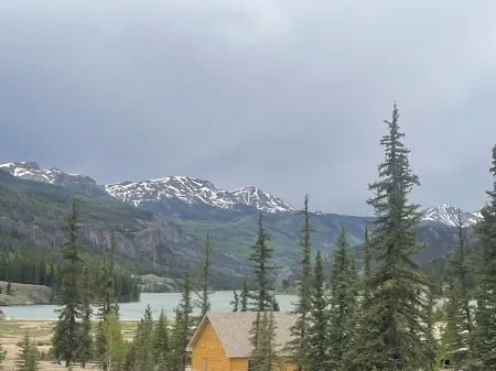 Awesome location steps to the lake sleeps up to 10 people!!