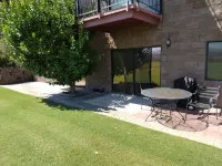 Fully furnished condo adjacent to golf course. 2 minute walk the London Bridge