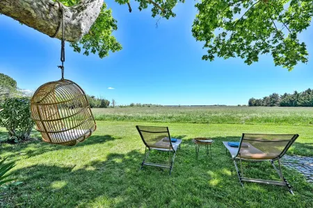 La Maison des Vendangeurs , Gîte with swimming pool and bicycles Отели в г. Бокер