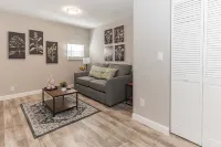 2 Bedroom 2 Bath Walking distance to Beach and Restaurants