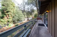 Sequoia House ~ 1 Mile from Park Entrance!