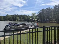 3BD 2BA Sleeps 9 Private Lot. Golfcart to Lake, Swimming Pool, Weight Room.