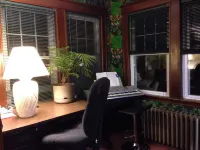 JACARANDA.  A comfortable, secure two-story colonial.  Whole house. 米爾頓住宿飯店