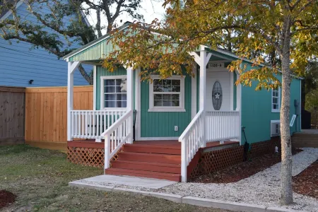 Cozy Cabin on the Water -Full Access Отели в г. Кема