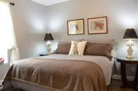 “The Suite at Chase Cottage - Private Entrance! Luxury accommodations.