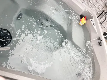 Selfie house • Abundance of Entertainment & Amenities • Hot Tub • King Bed•