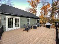Spacious 2 Bedroom Apartment on Rural, Wooded Property.  King Bed