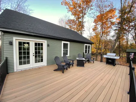 Spacious 2 Bedroom Apartment on Rural, Wooded Property.  King Bed