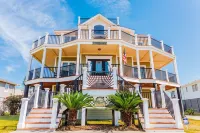 Palazzo 360 5bdr/5 bath with a heated pool sleeps 18 Hotels near Frankie's Fancy's