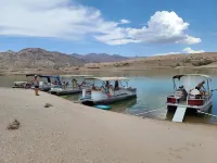 Family Style Lake House Hotels in Meadview