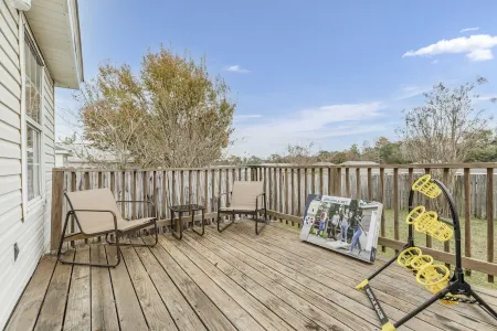 Cozy Hideaway! Spacious and Centrally Located. Pet Friendly!