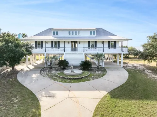 Beachfront Property in Ocean Springs, Overlooking the Gulf of Mexico. Sleeps 14 - Beach