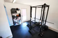 Bright 4-bedroom home near Airport & Bend w/big backyard